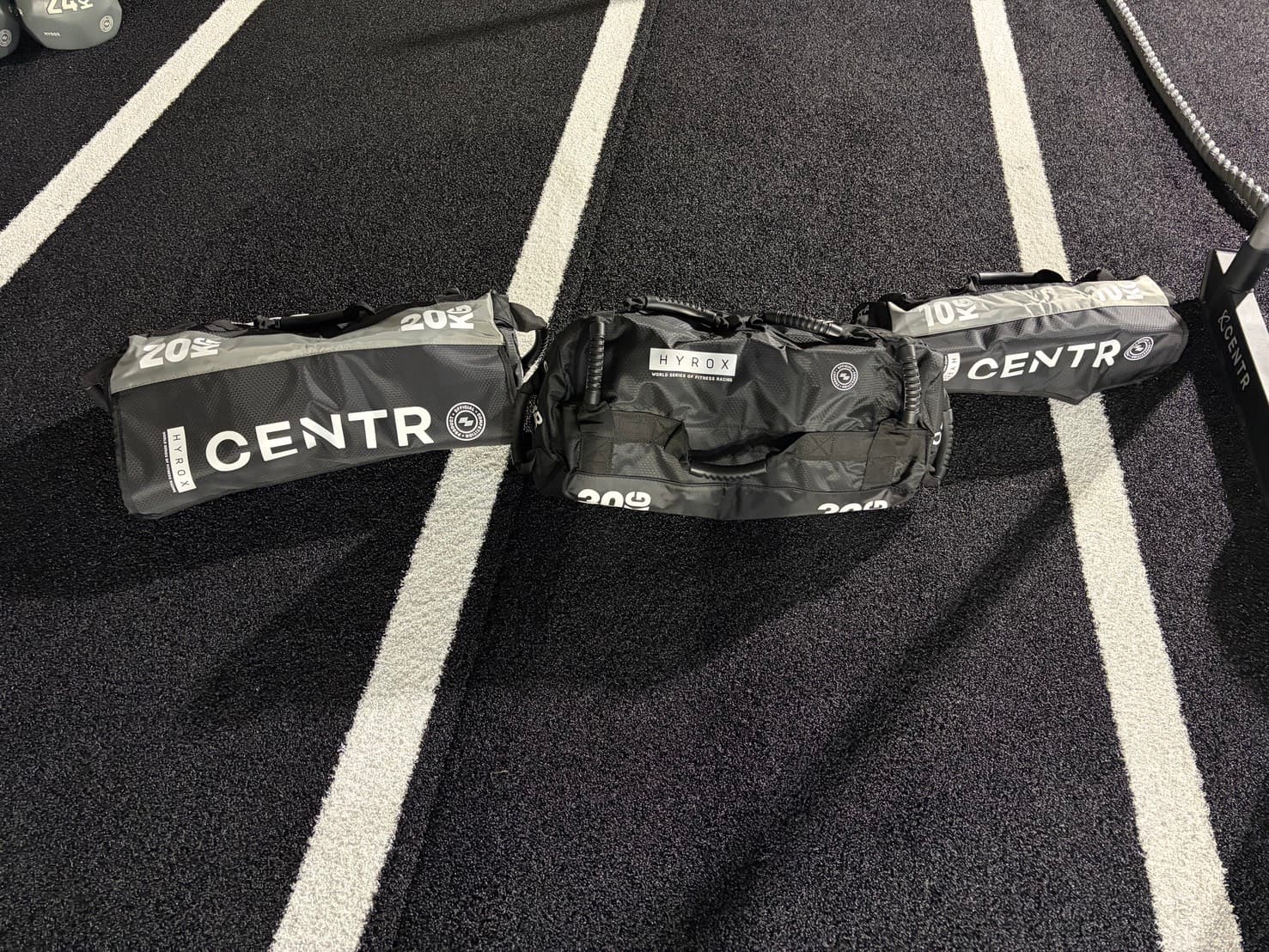 CENTR×HYROXのトレーニングサンドバッグ